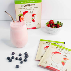 IsoWhey Optimum VLCD Strawberries & Cream 18x55g with a glass of shake & strawberries