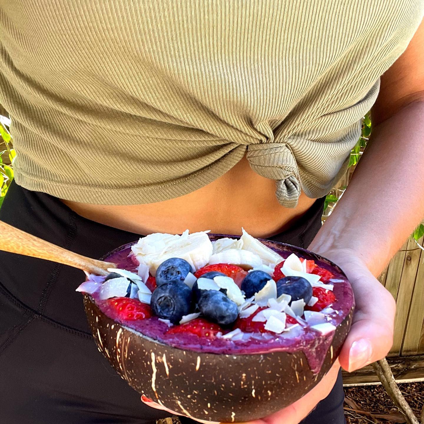 Blueberry & chocolate smoothie bowl